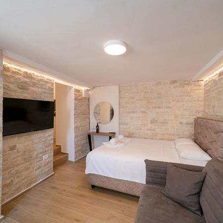 Christian Studio Apartments Umag Bagian luar foto