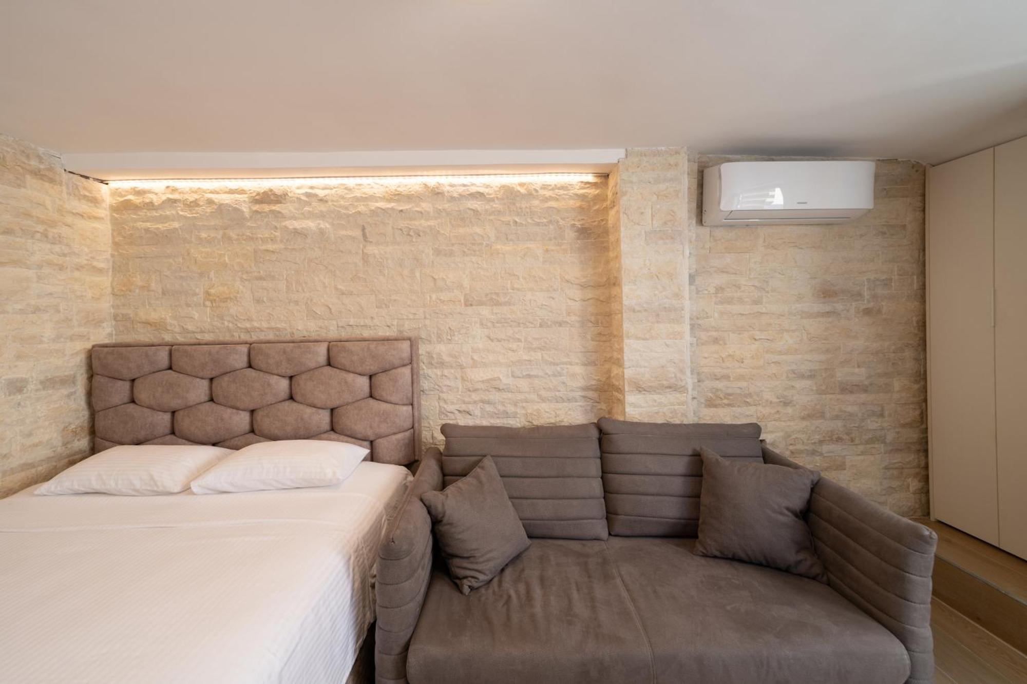 Christian Studio Apartments Umag Bagian luar foto