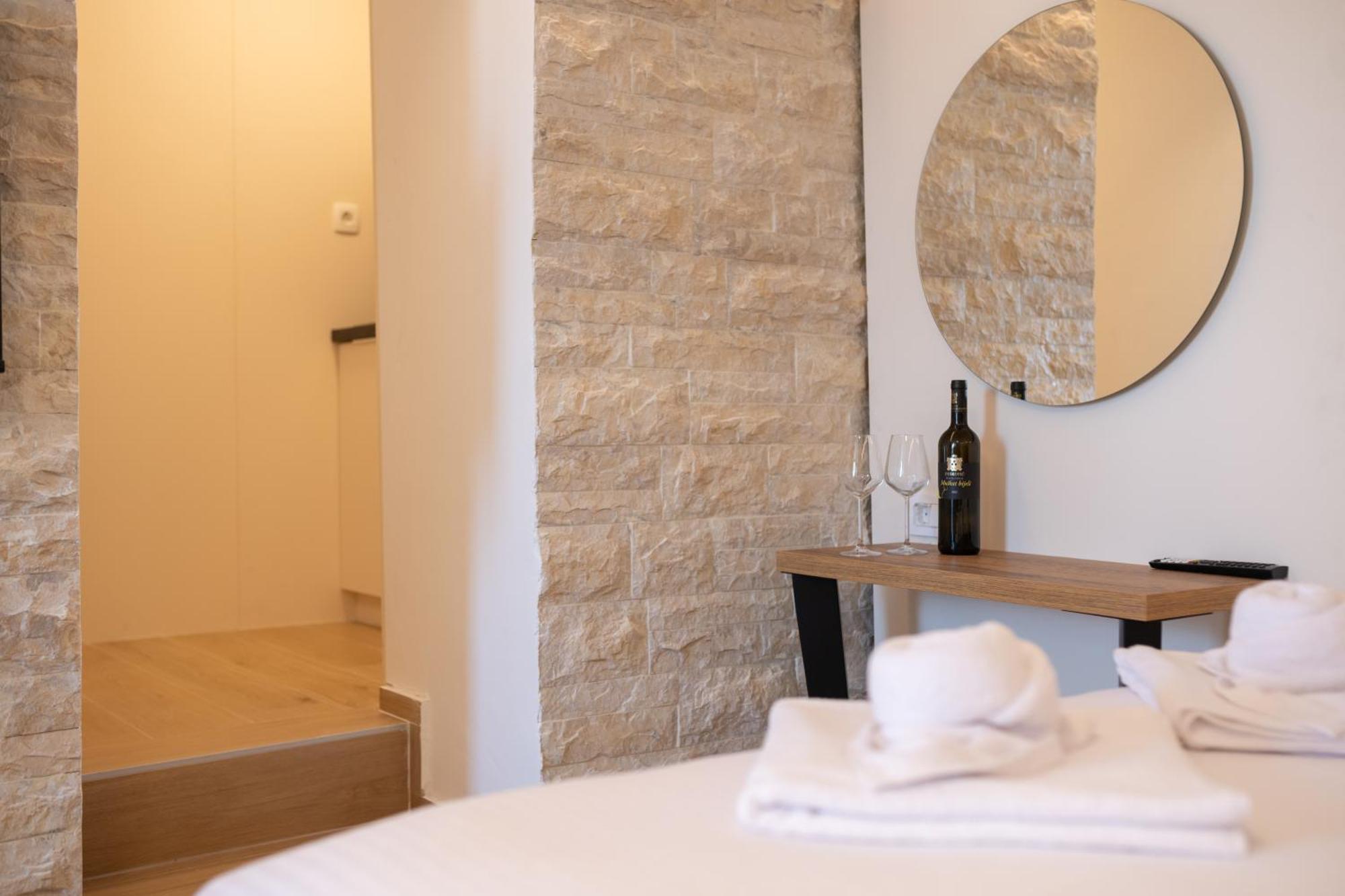 Christian Studio Apartments Umag Bagian luar foto