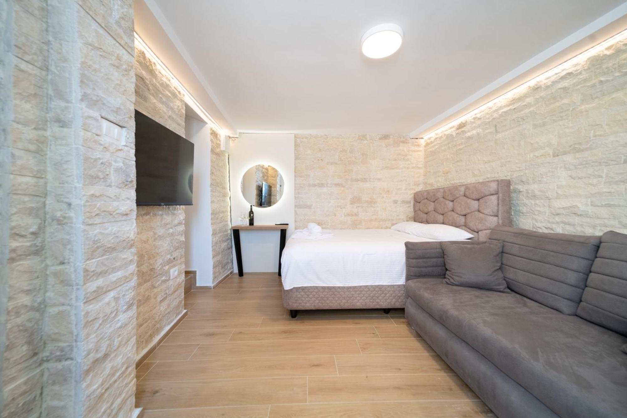 Christian Studio Apartments Umag Bagian luar foto