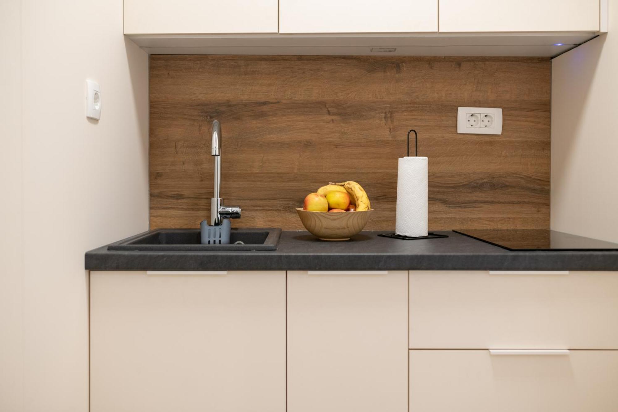 Christian Studio Apartments Umag Bagian luar foto